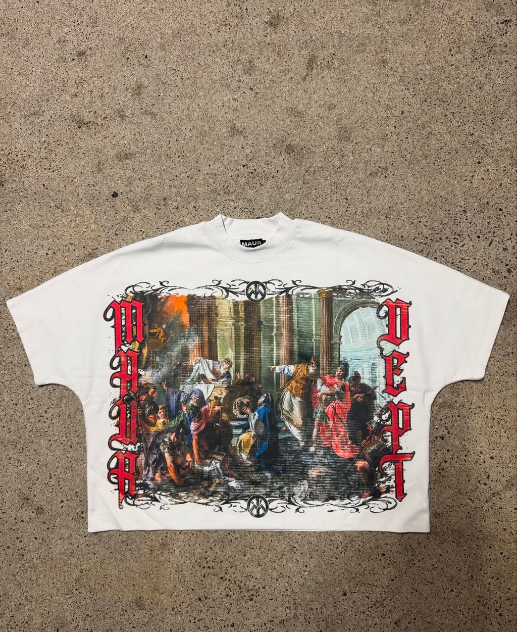 Maur graphic tee